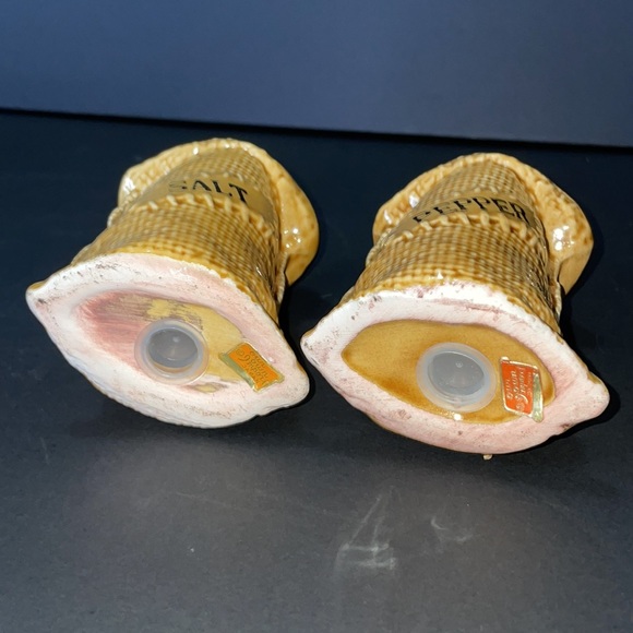 Salt and Pepper Sack Ceramic Shakers Bag Burlap Sack Vintage Collectible - Picture 9 of 9